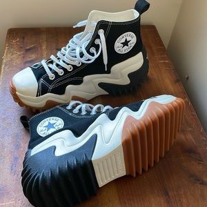 Converse Run Star Motion Size 9 black and white gently used